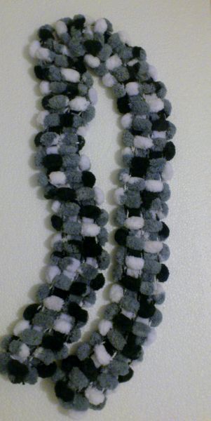 Manta Pompom III By Maria Bolena